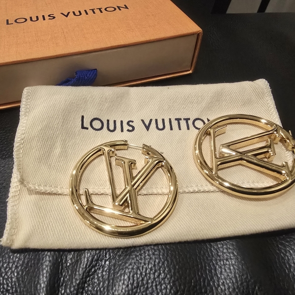 Louise Hoop GM Earrings - Picture 11 of 12